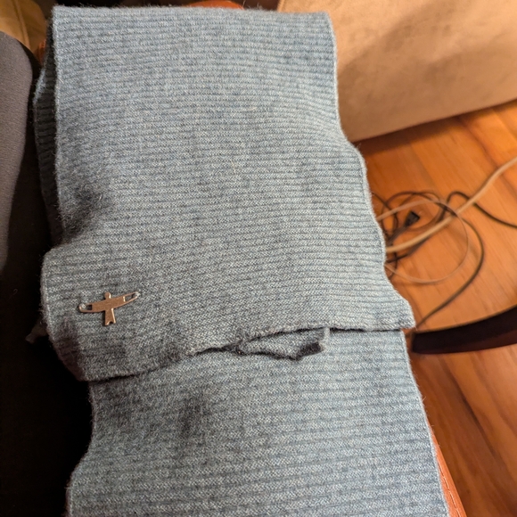 NWT Untouched World Matching Gloves, Scarf, and Beanie Blue Cashmere Set - Picture 7 of 12